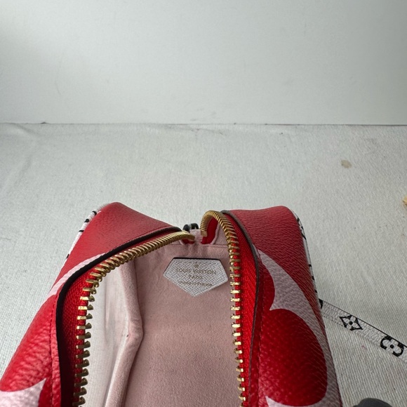 Louis Vuitton Monogram Giant Beach Pouch Pink And Red - Picture 8 of 9